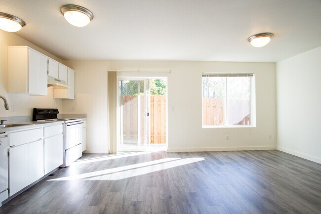 Building Photo - Garden Level 1 Bdr w/ Private Patio Ready Now!