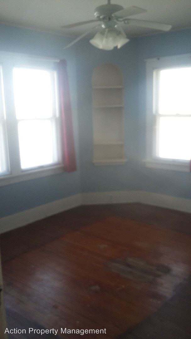 Building Photo - 5 br, 2.5 bath Apartment - 1622 W 1st St