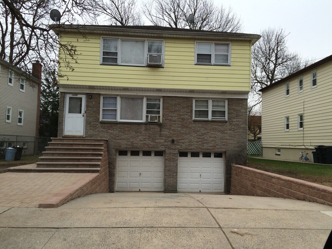 Building Photo - 1059 Brighton St