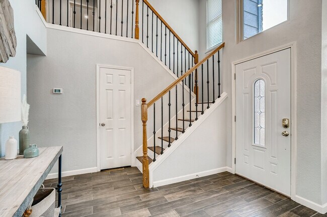 Building Photo - 2201 Rosemary Ln