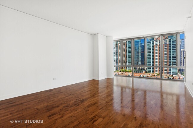 Foto del edificio - 450 E Waterside Dr