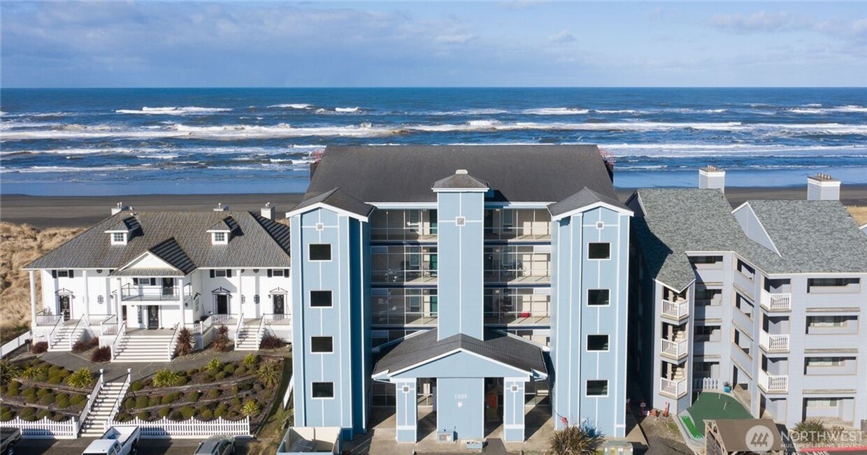 Primary Photo - Ocean Front Condo with Beachy charm