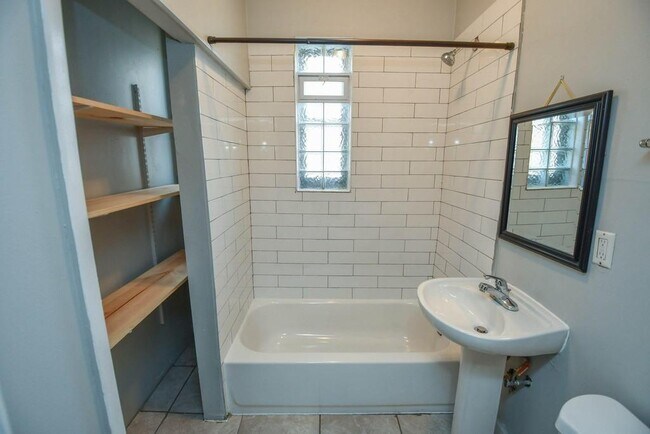 Lower Bathroom - 433 E Lloyd St