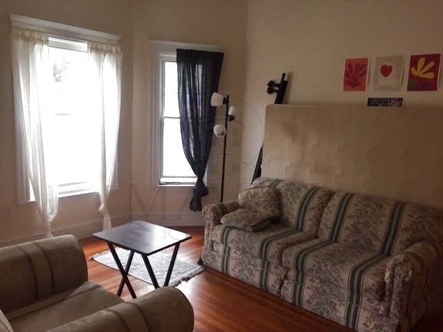 Building Photo - 1028 Broadway