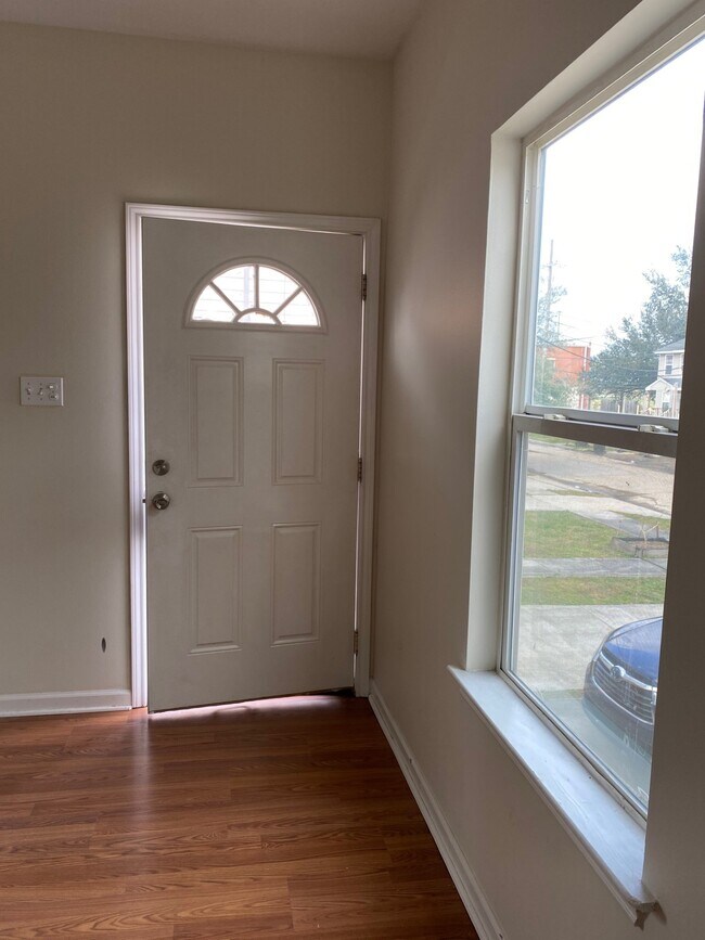 Front door--see driveway parking - 6232 Pasteur Blvd