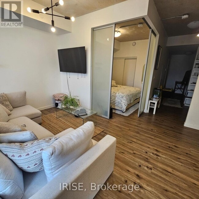 Building Photo - 7 Erie Ave