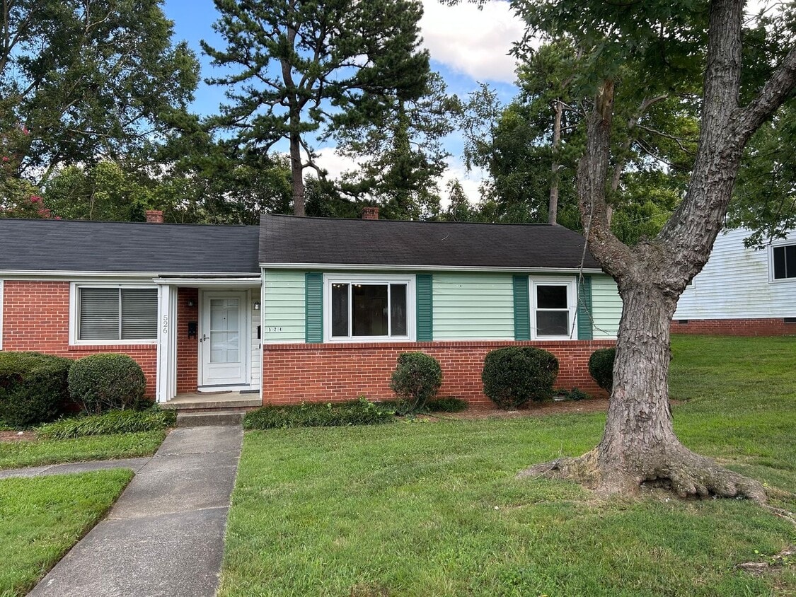 Primary Photo - Updated 2 bedroom/ 1 bathroom condo locate...