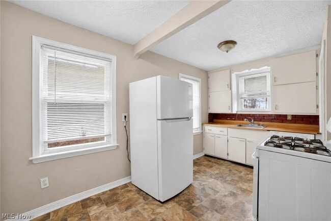 Building Photo - 1568 Parker Dr