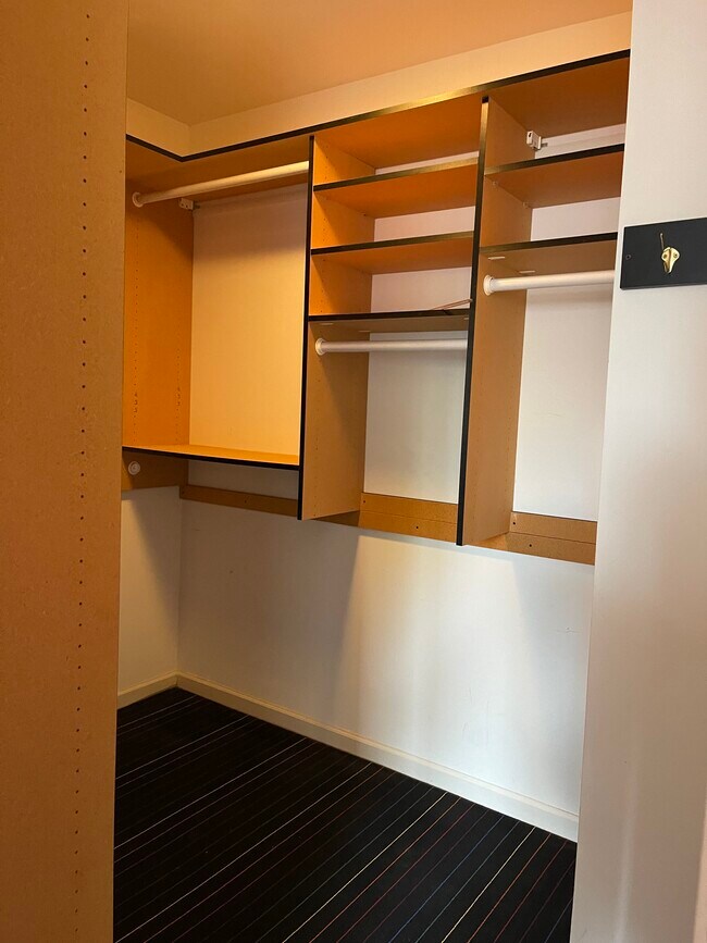 Foto del edificio - 4111 W Pine Blvd