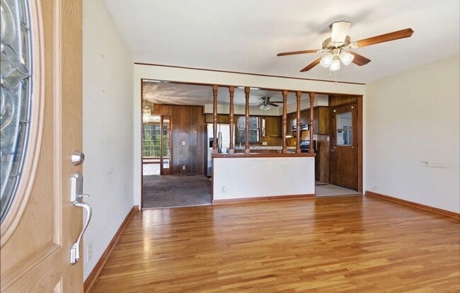 Building Photo - 2713 Edge O Lake Dr