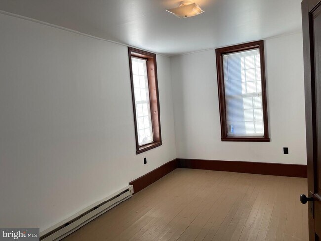 Building Photo - 115 N Washington St