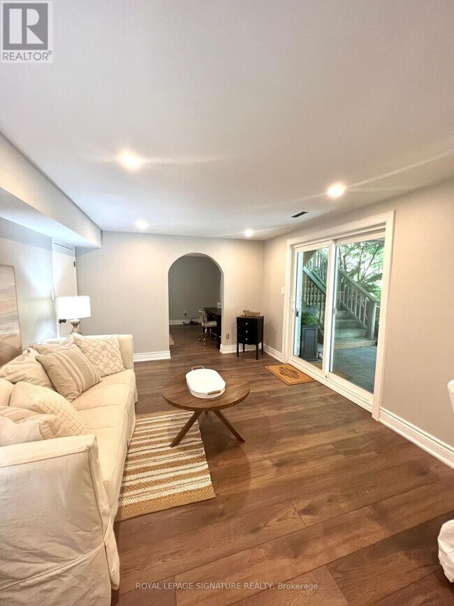 Photo du bâtiment - 964 Albertson Crescent