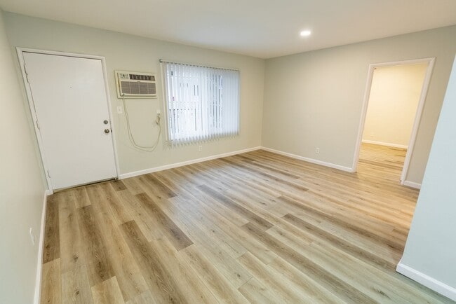 Interior Photo - 7044 Lanewood Ave