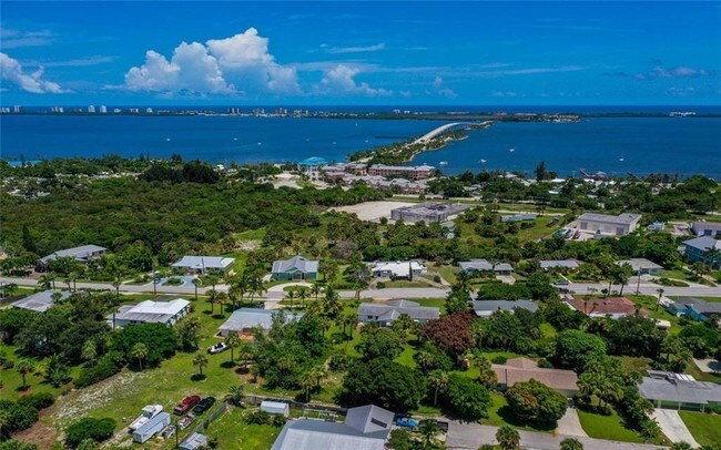 Foto del edificio - 3556 NE Skyline Dr