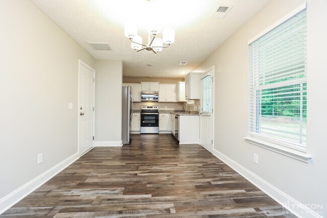 Building Photo - 716 Cedar Ln