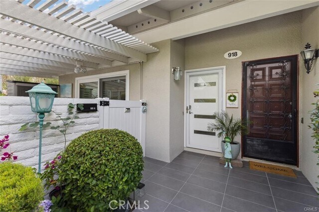 Building Photo - 918 Avenida Majorca
