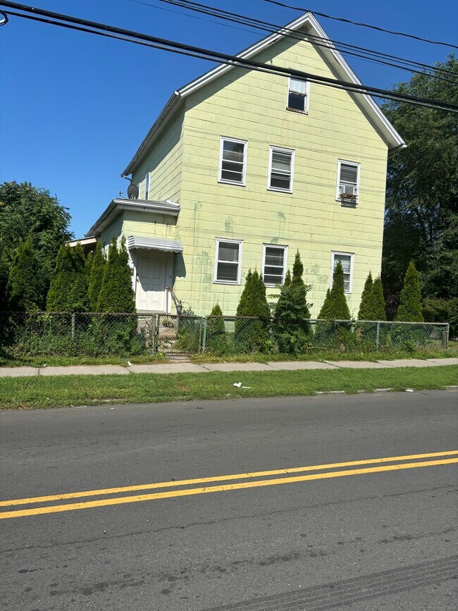 Building Photo - 88 Oak St