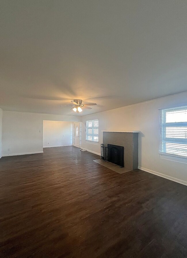 Building Photo - This 3/2/1 Nestled on Oversized Lot in Ced...