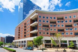 Building Photo - 155 Carondelet Plaza