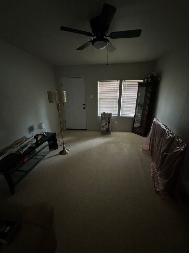Building Photo - 4 Bedroom 2 Bath With Large Yard