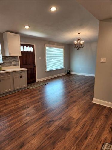 Building Photo - 413 River Oaks Dr