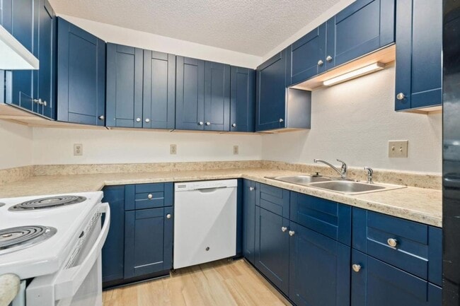 Building Photo - 906 Hersinger Pl