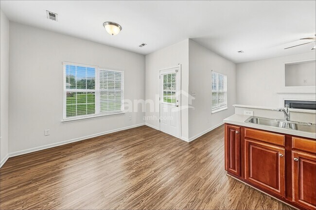 Foto del edificio - 2000 Sweet Gum Ct