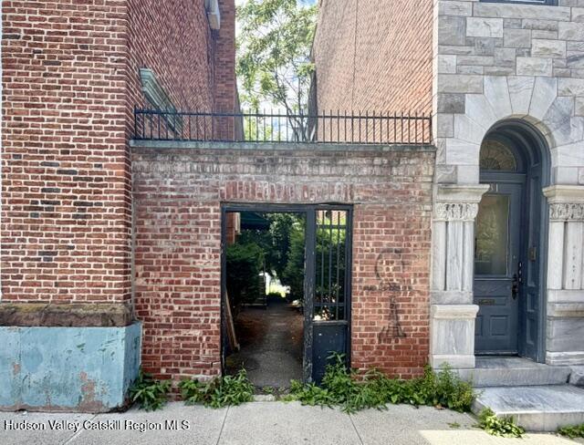 Building Photo - 433 Warren St