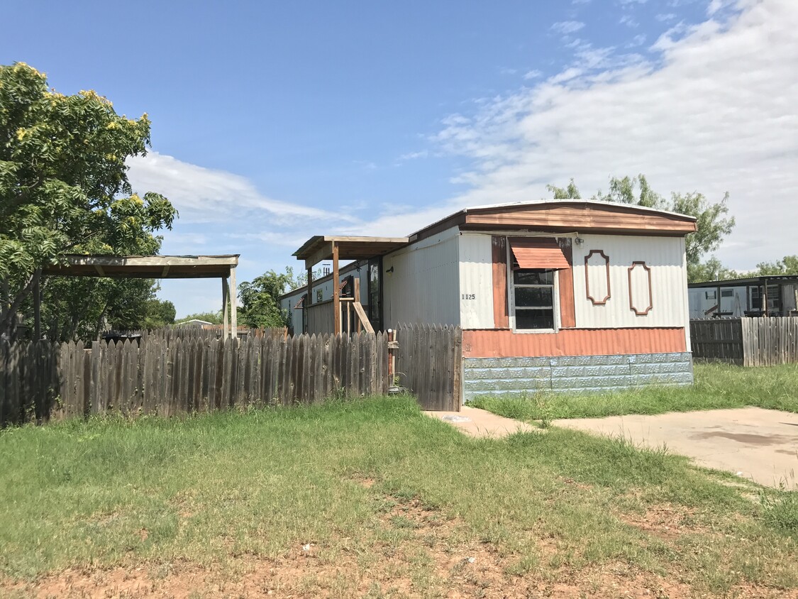 Primary Photo - 3 bed 2 bath home