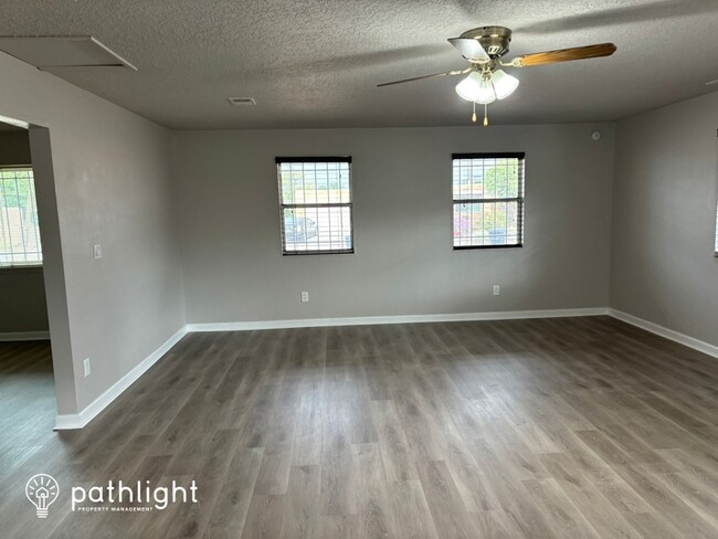 Building Photo - 11612 Mocho Pl NE