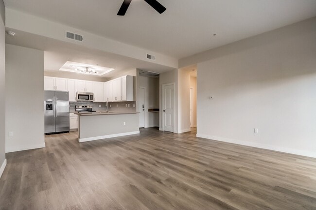 Building Photo - Landmark on 67th Ave