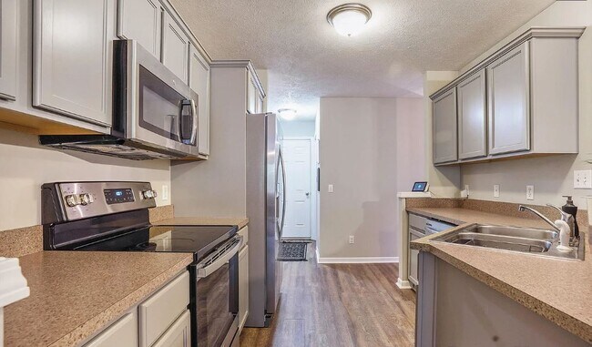 Foto del edificio - 768 Four Ponds Ct SE