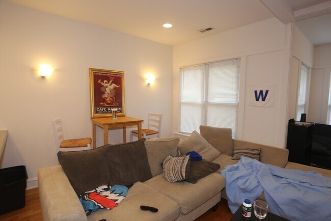 Foto del edificio - 3418 N Bosworth Ave