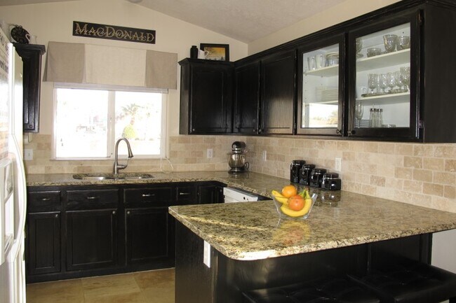 Foto del edificio - 444 Sunland Dr