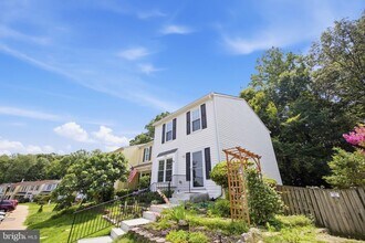 Building Photo - 1935 Pohick Creek Ct