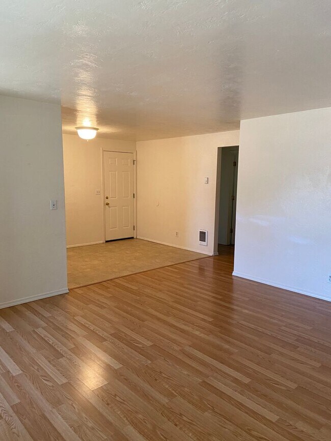 Building Photo - 2112-2