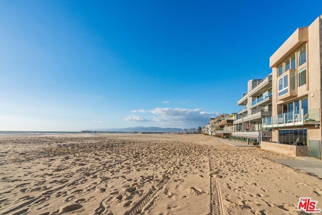 Building Photo - 3711 Ocean Front Walk