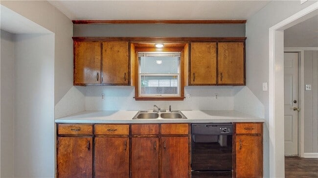 Foto del edificio - 1108 Forest Glen Ct