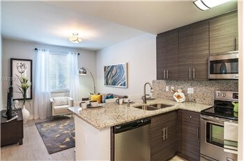 Building Photo - 833 SW 13th Ct