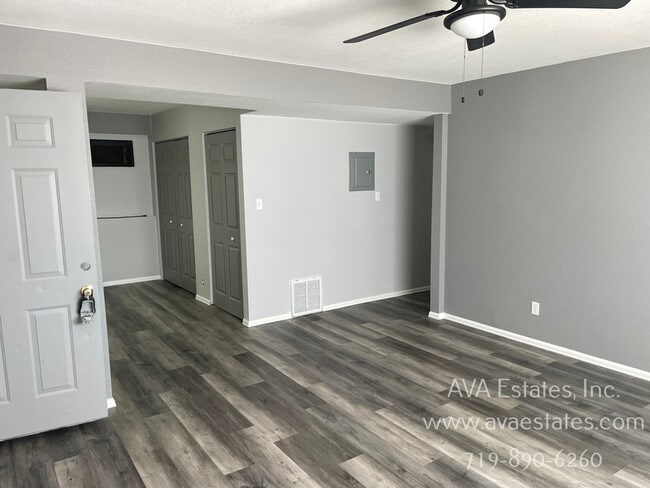 Building Photo - 733 E Laporte Dr