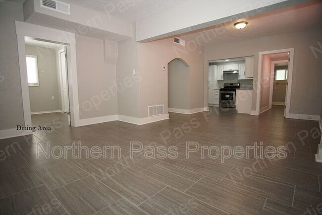 Building Photo - 2114 Tremont Ave