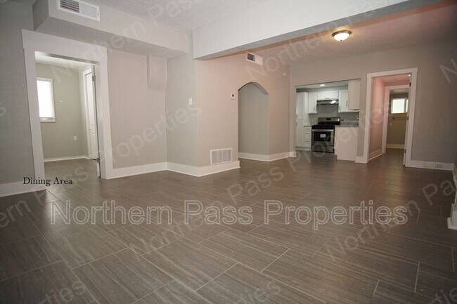 Foto del edificio - 2114 Tremont Ave
