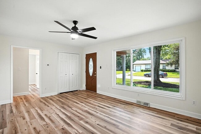 Building Photo - 420 Barwood Dr
