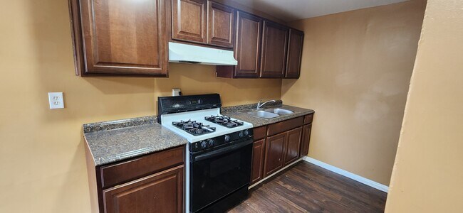 Foto del edificio - 12820 Woodcock Ave