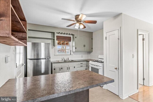 Foto del edificio - 3 Bedroom Brick Cape Cod in York Suburban School District!