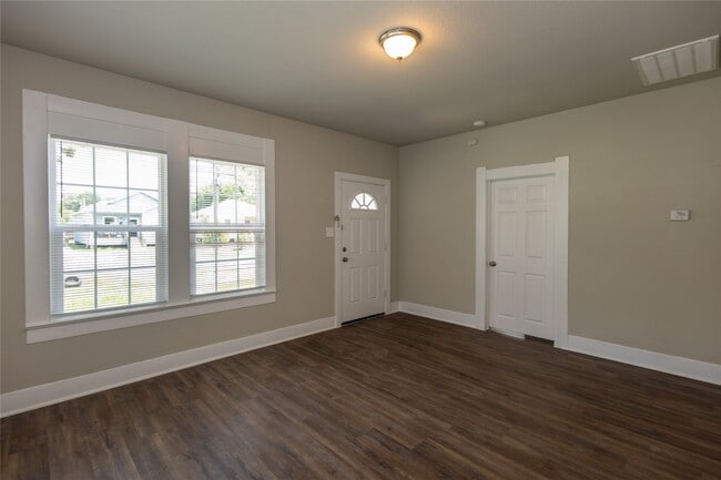 Building Photo - 4150 Brandon Ave