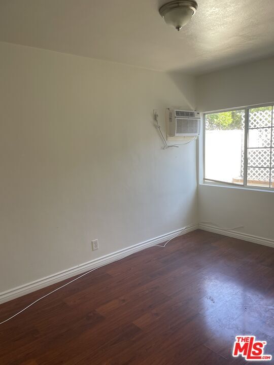 Foto del edificio - 1522 Hazelwood Ave