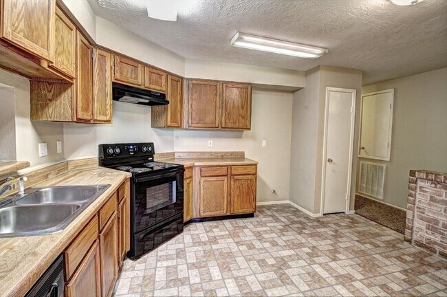 Building Photo - 21706 Nickerton Ln