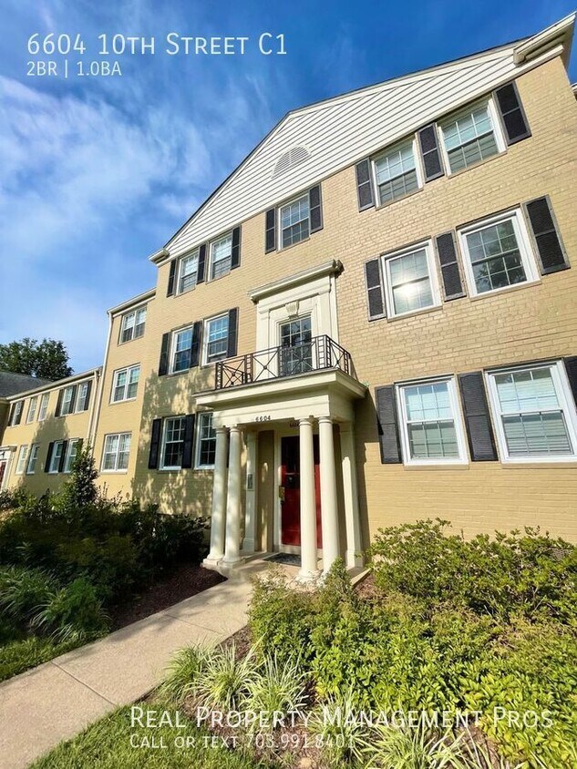 Primary Photo - 2 BEDROOM TOP FLOOR SUNNY CONDO RIGHT OFF ...