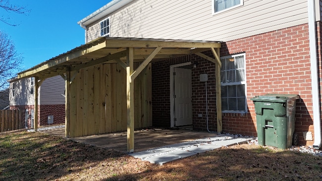 Foto del edificio - 221A Springfield Cir